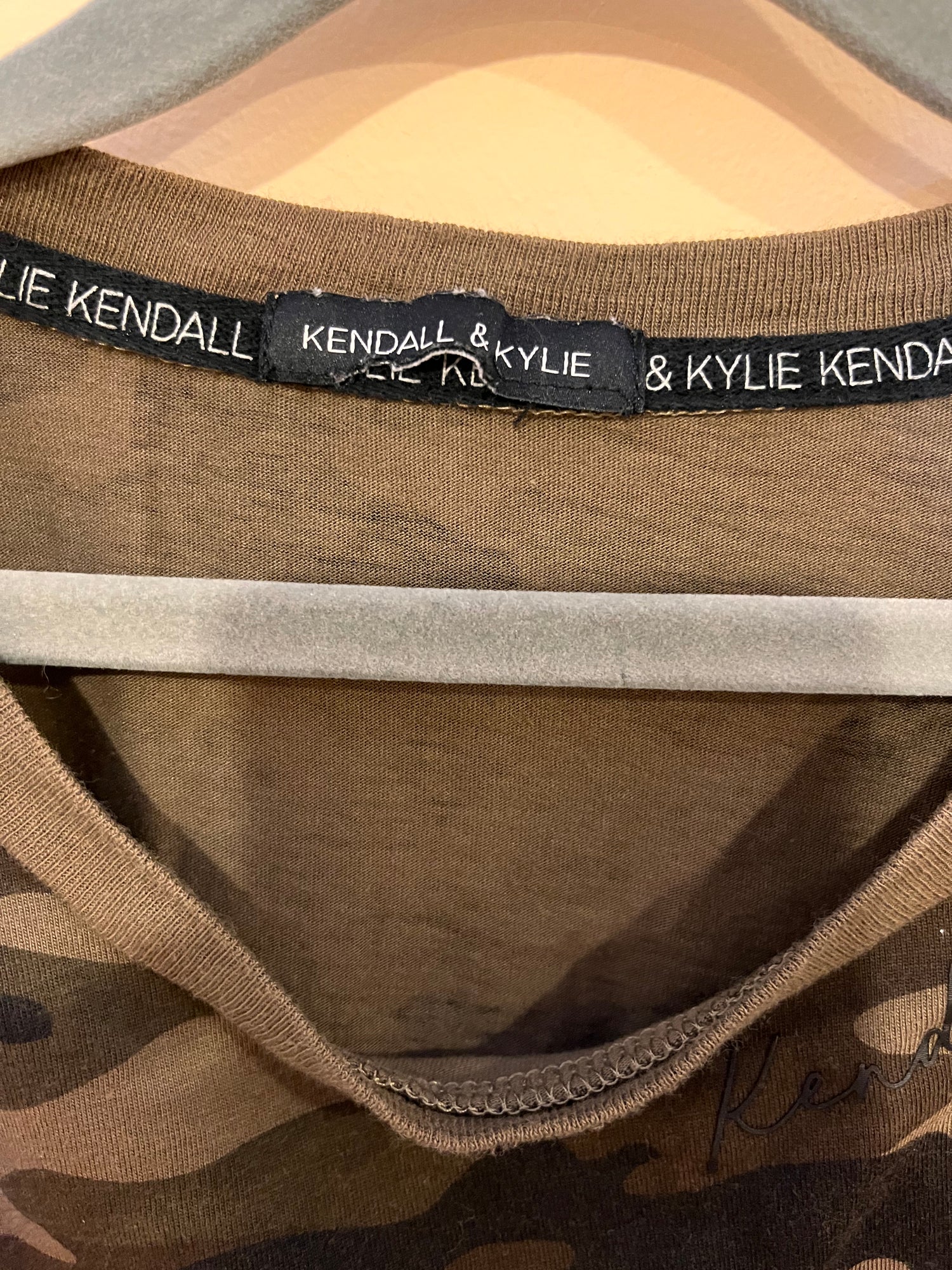 Kendall & Kylie Oversized Cropped Camo T-Shirt (12-14) – Piece By Piece Kids